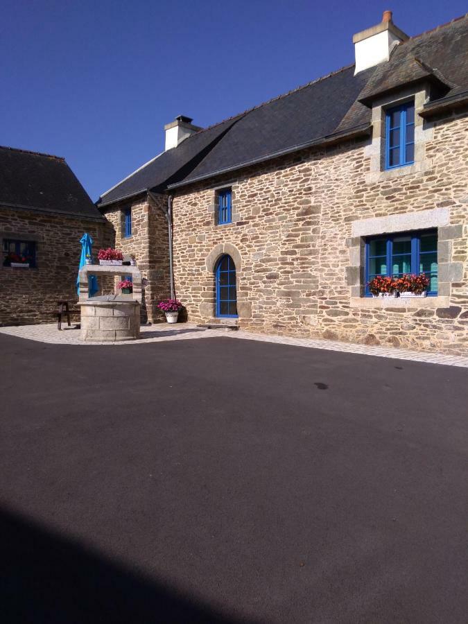 La Petite Maison Bleue Lopérec Exterior foto
